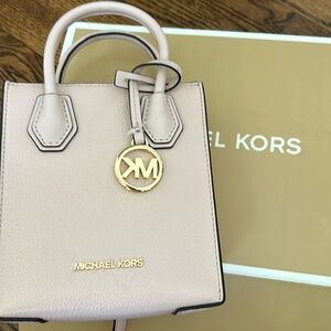 Michael Kors- Mercer Extra-Small Pebbled Leather Crossbody Bag-powder blush